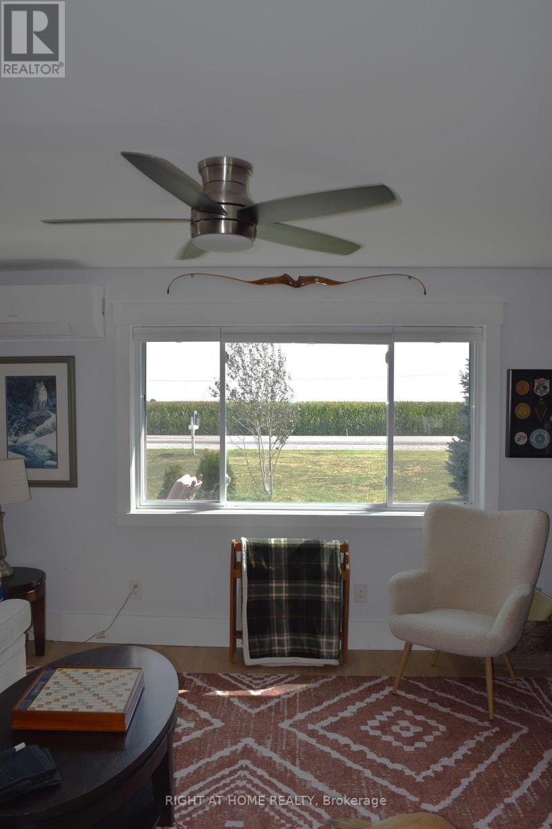 7231 Baseline Road E Property Photo 11