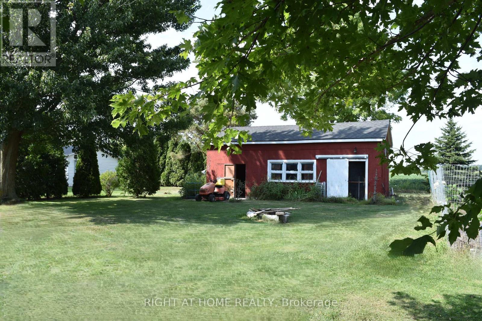 7231 Baseline Road E Property Photo 35