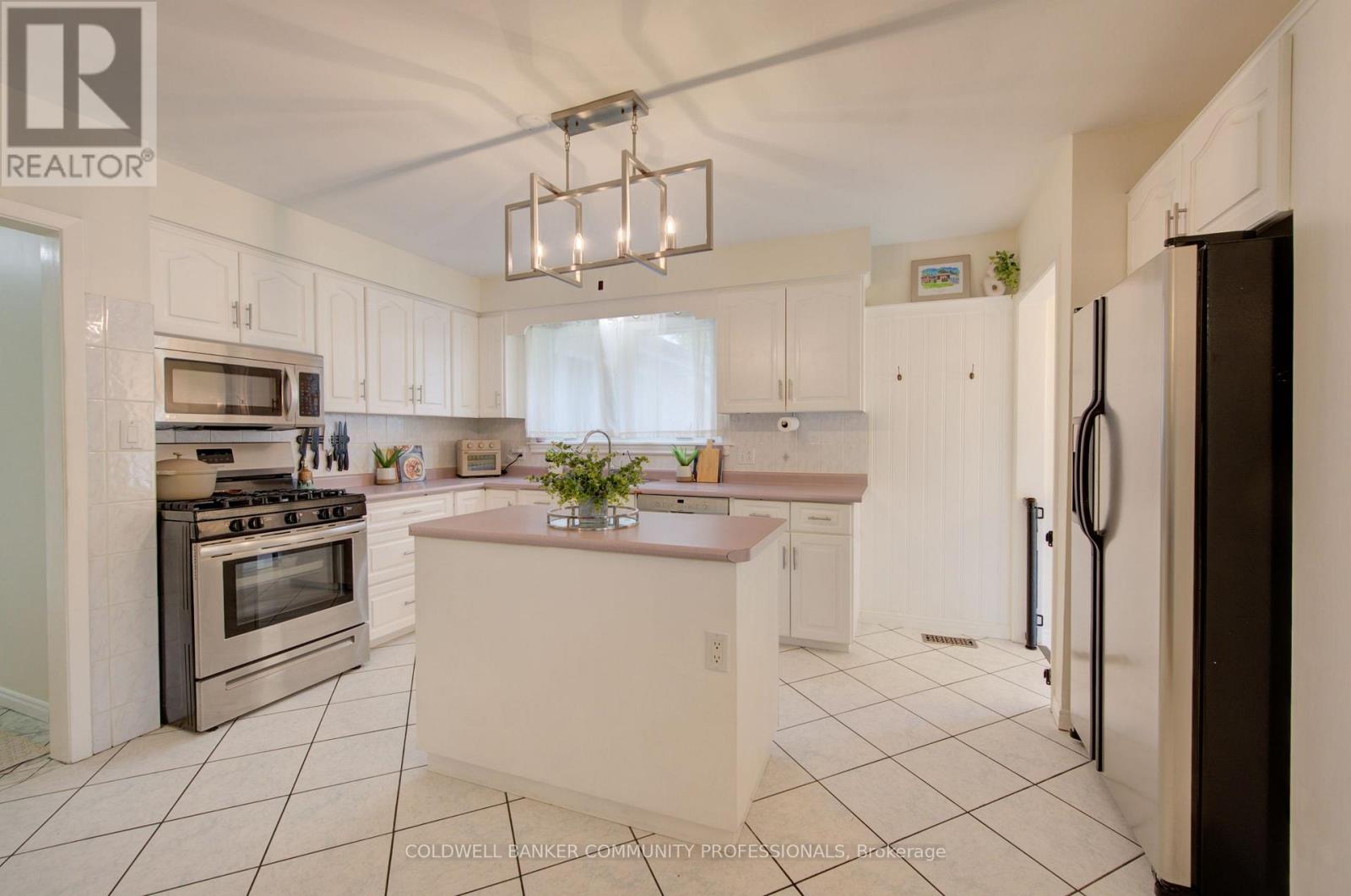 2 Allanton Boulevard Property Photo 4