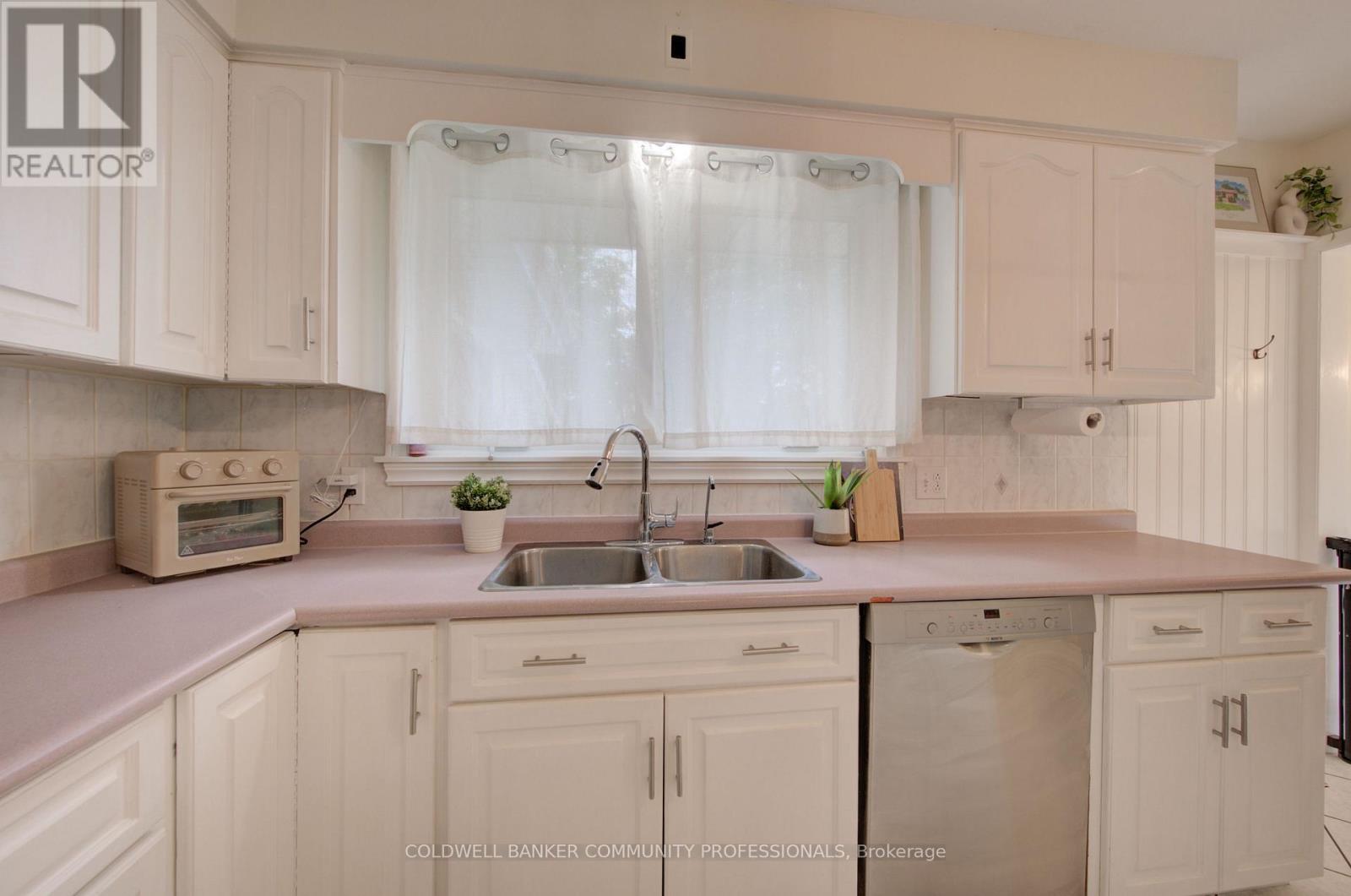 2 Allanton Boulevard Property Photo 8
