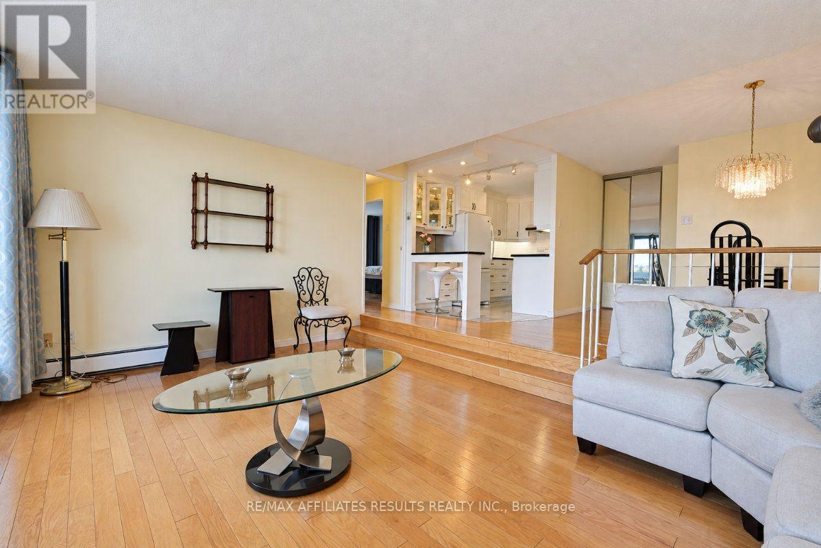 408 - 415 Greenview Avenue Property Photo 3