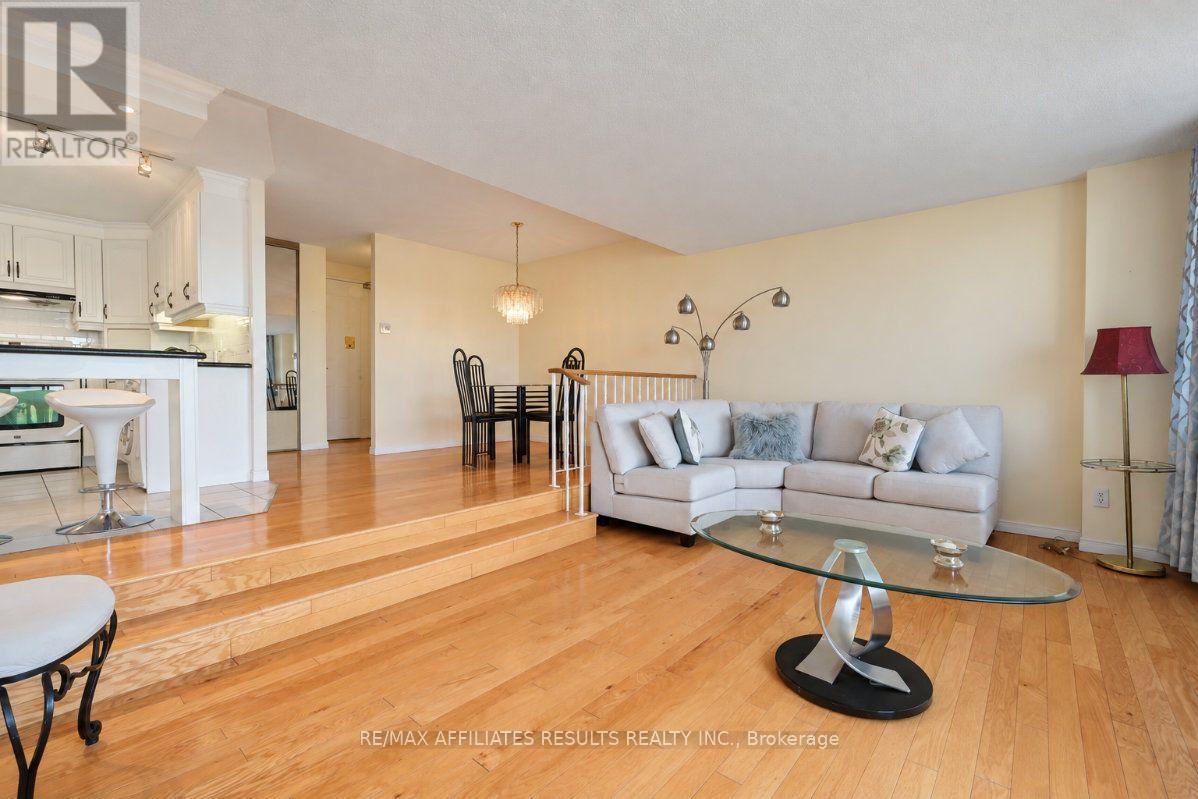 408 - 415 Greenview Avenue Property Photo 5