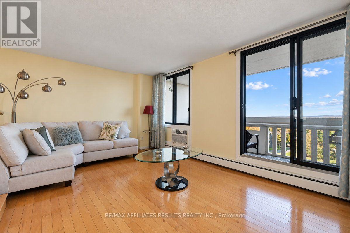 408 - 415 Greenview Avenue Property Photo 9