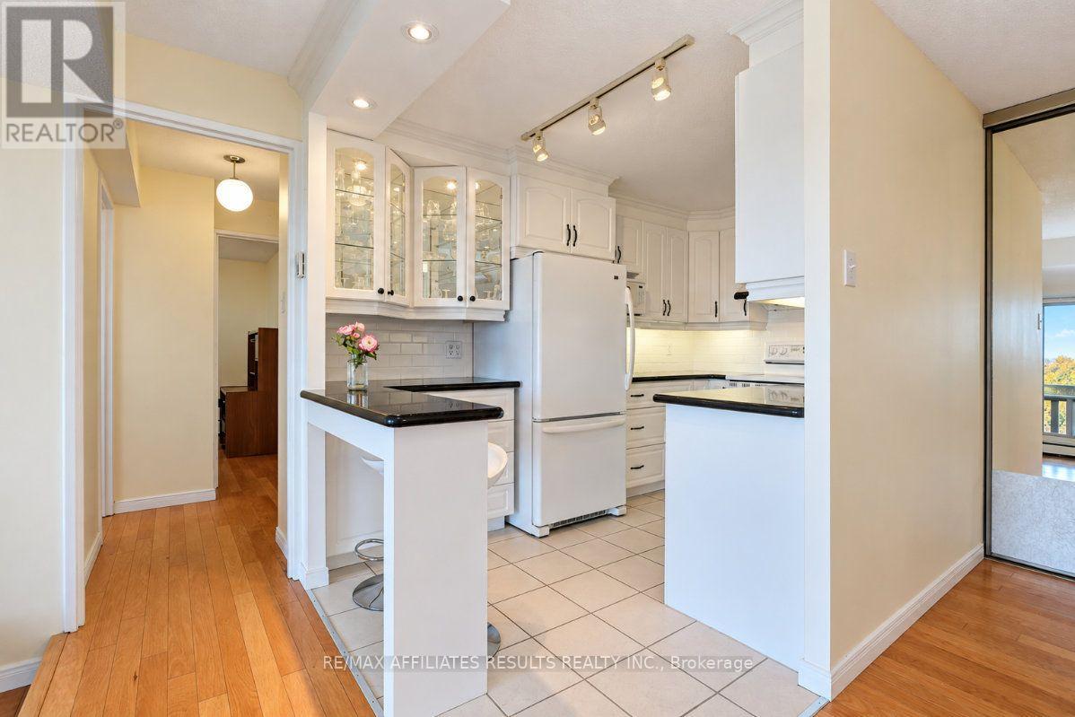 408 - 415 Greenview Avenue Property Photo 15
