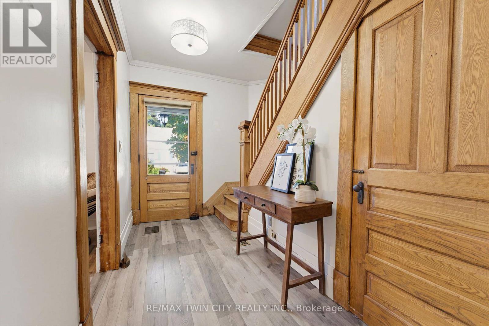 540 Vine Street Property Photo 4