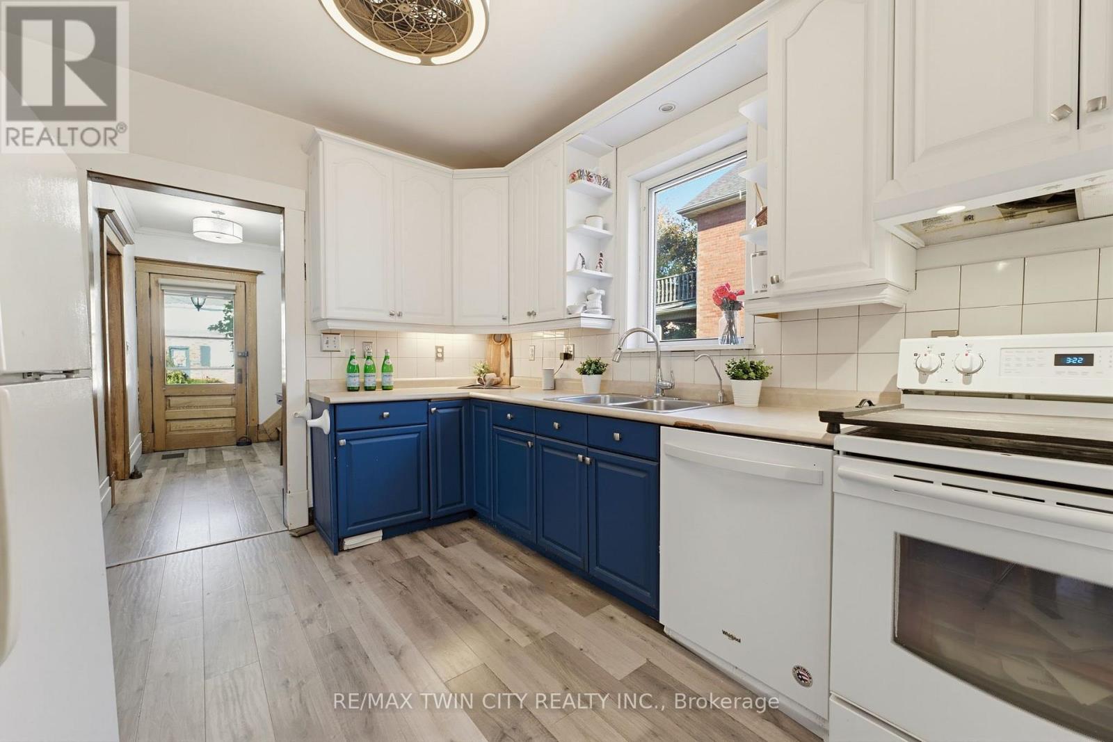 540 Vine Street Property Photo 12