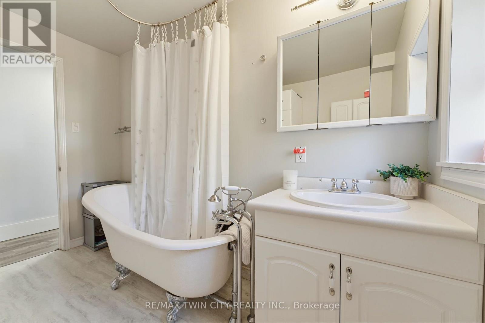 540 Vine Street Property Photo 24