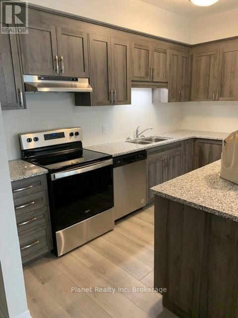 67 - 261 Woodbine Avenue Property Photo 3