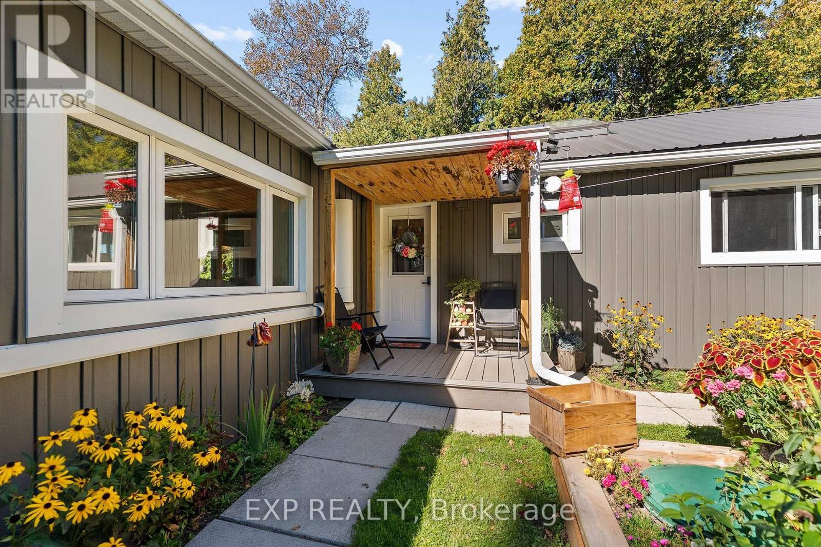 42195 Combermere Road Property Photo 5