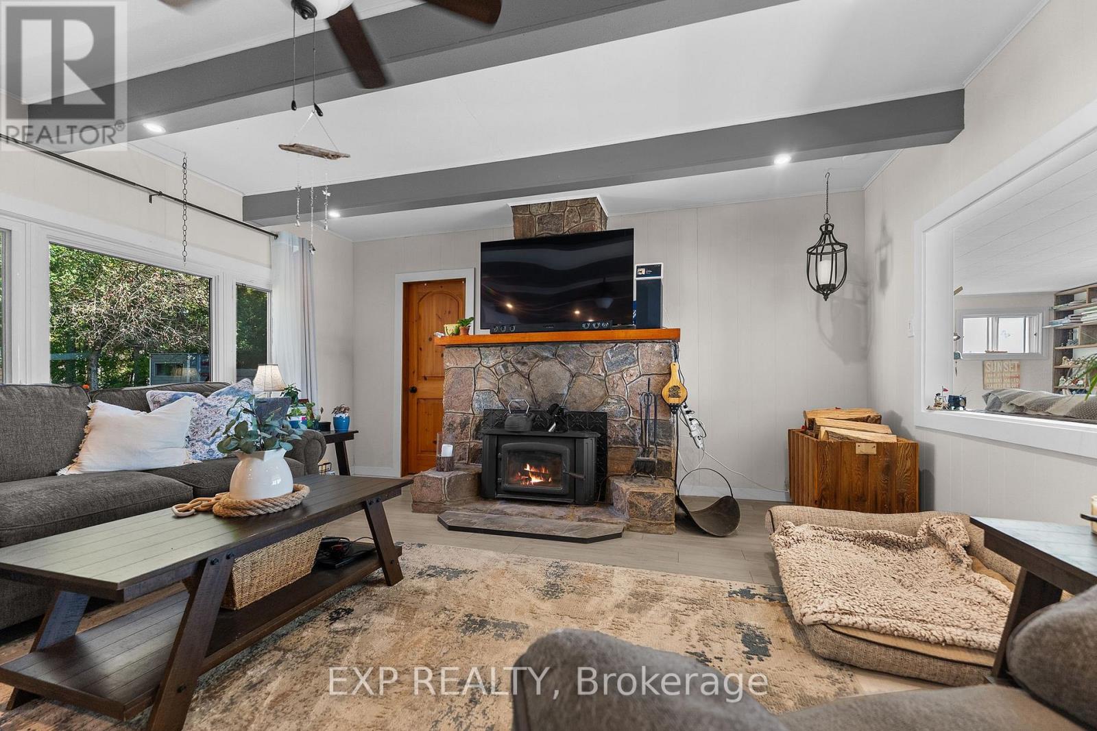42195 Combermere Road Property Photo 7