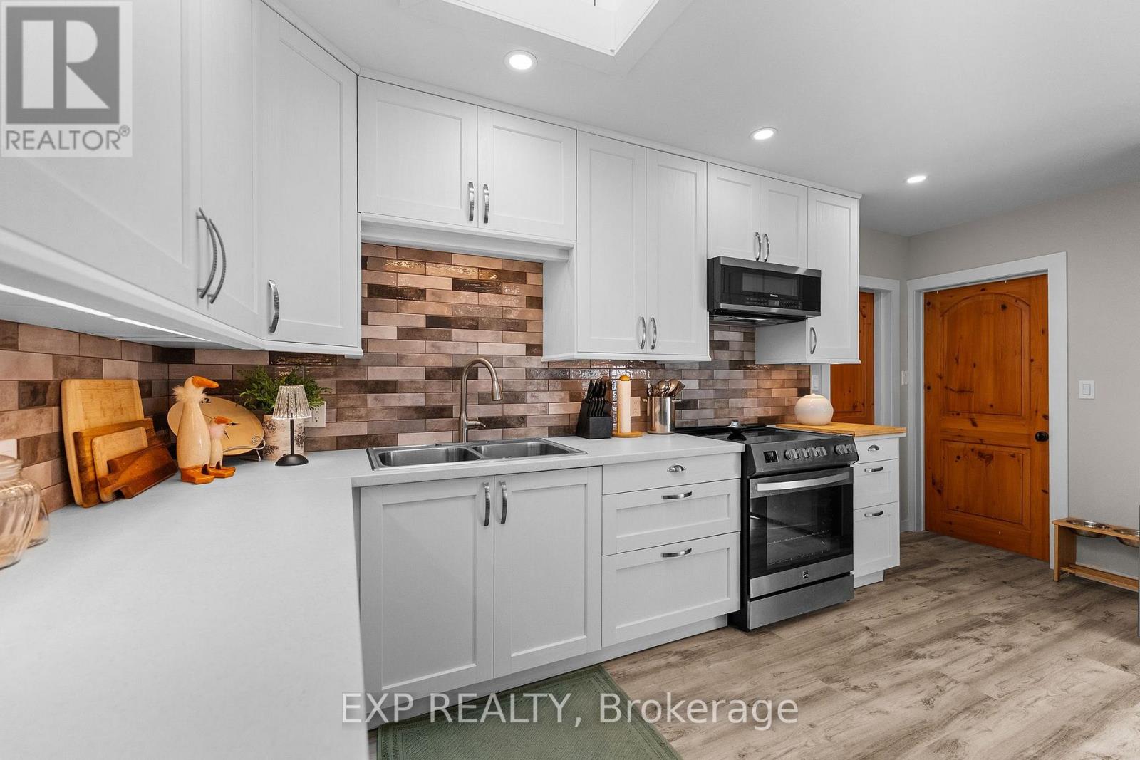 42195 Combermere Road Property Photo 21