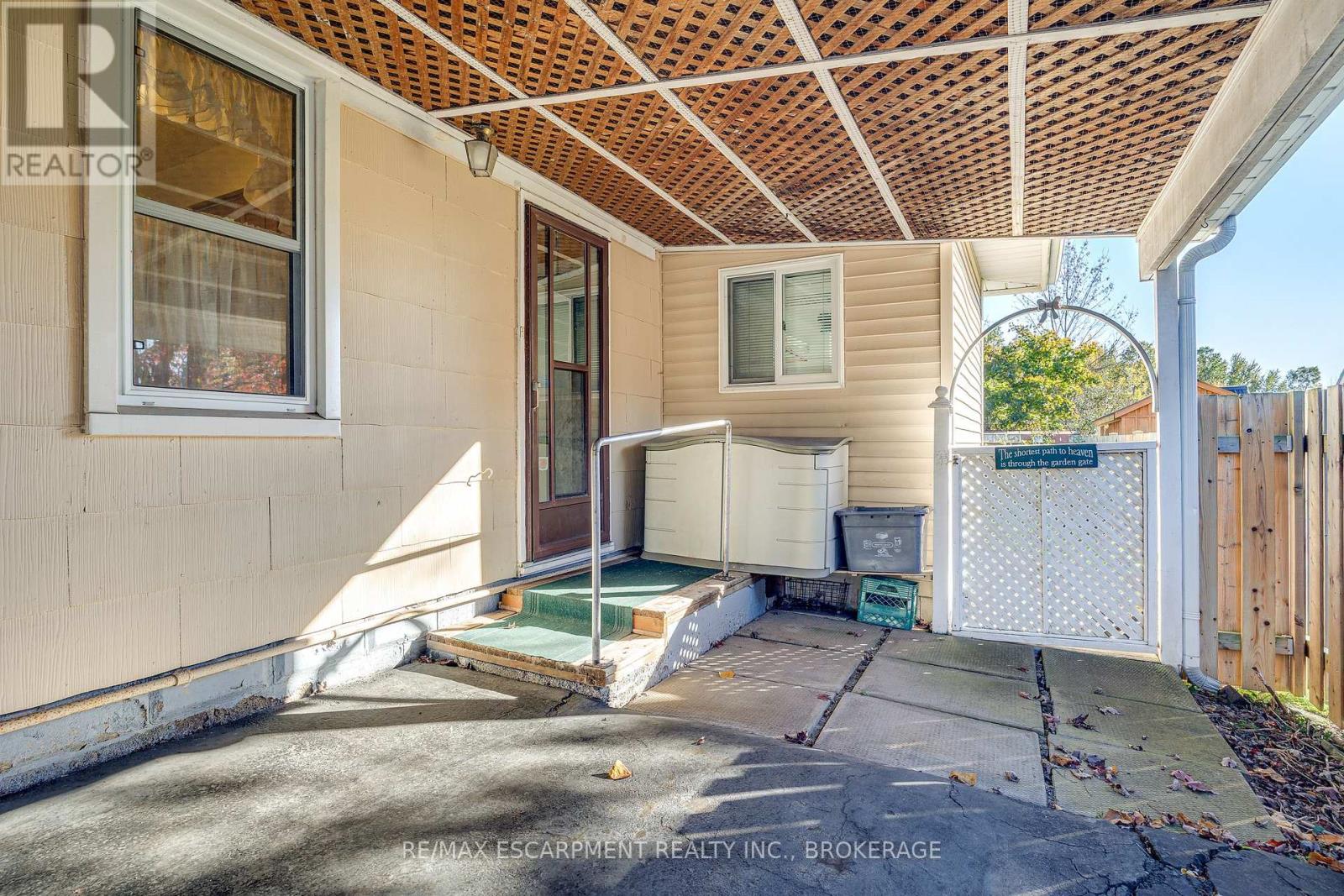 818 Broadway Avenue Property Photo 3