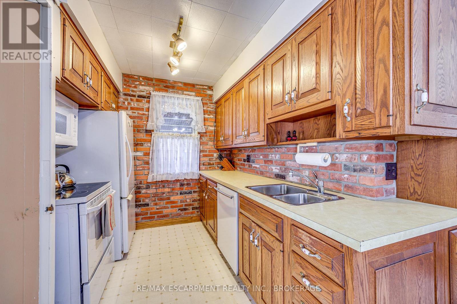 818 Broadway Avenue Property Photo 18