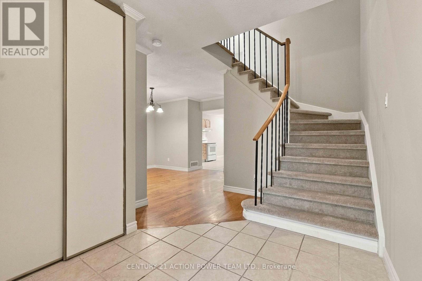 605 Latour Crescent Property Photo 3