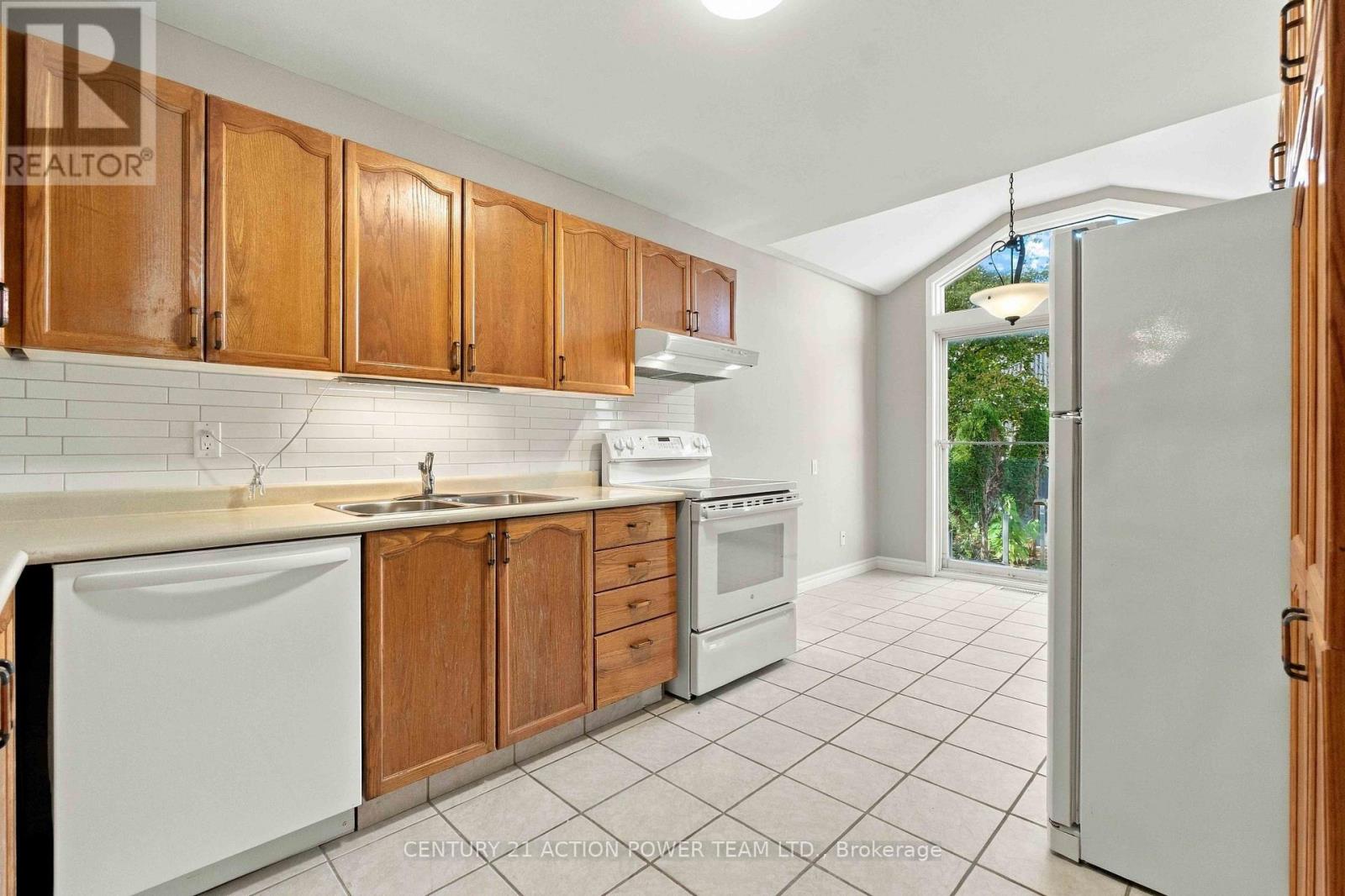 605 Latour Crescent Property Photo 12