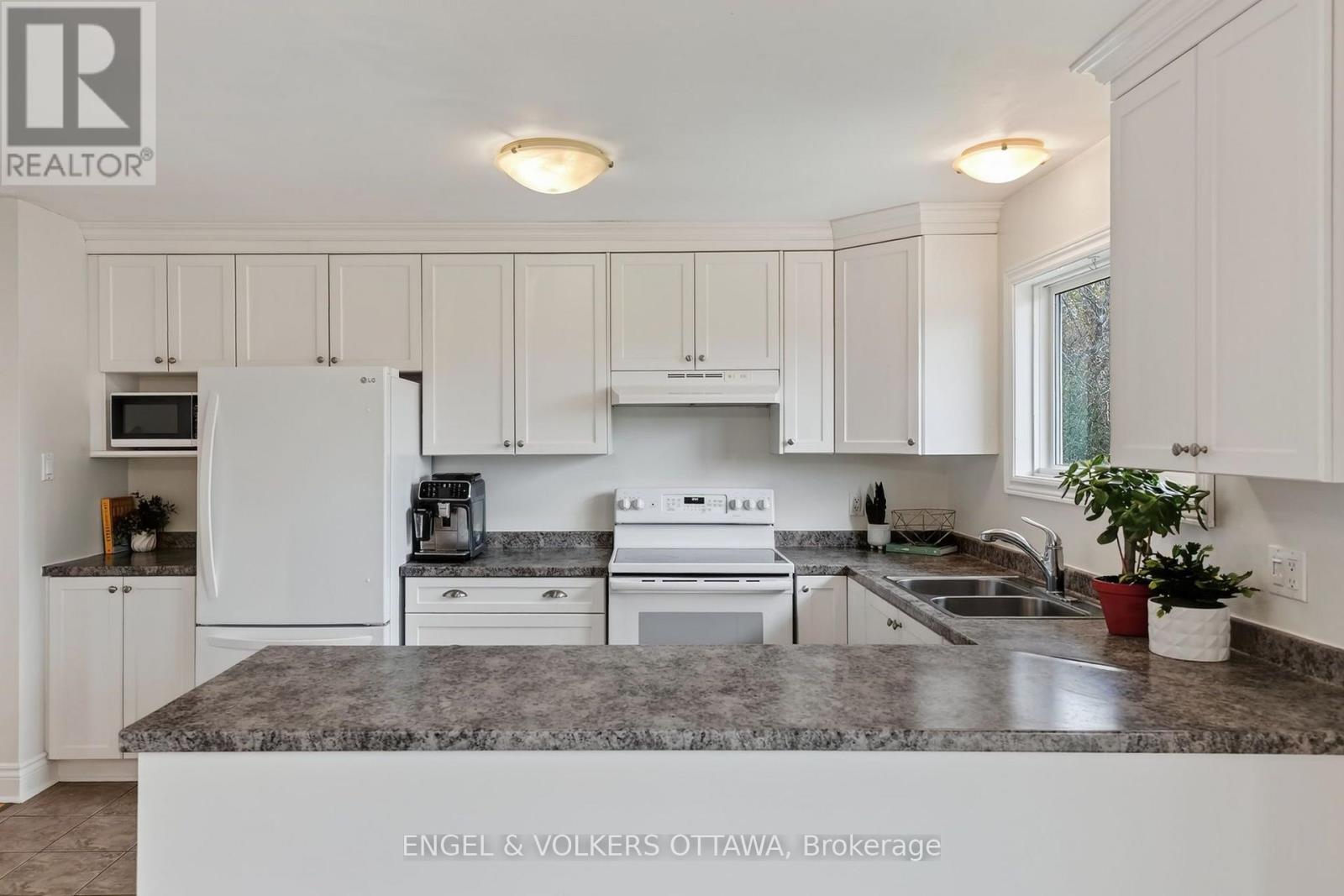 901 Ferguson Road Property Photo 16