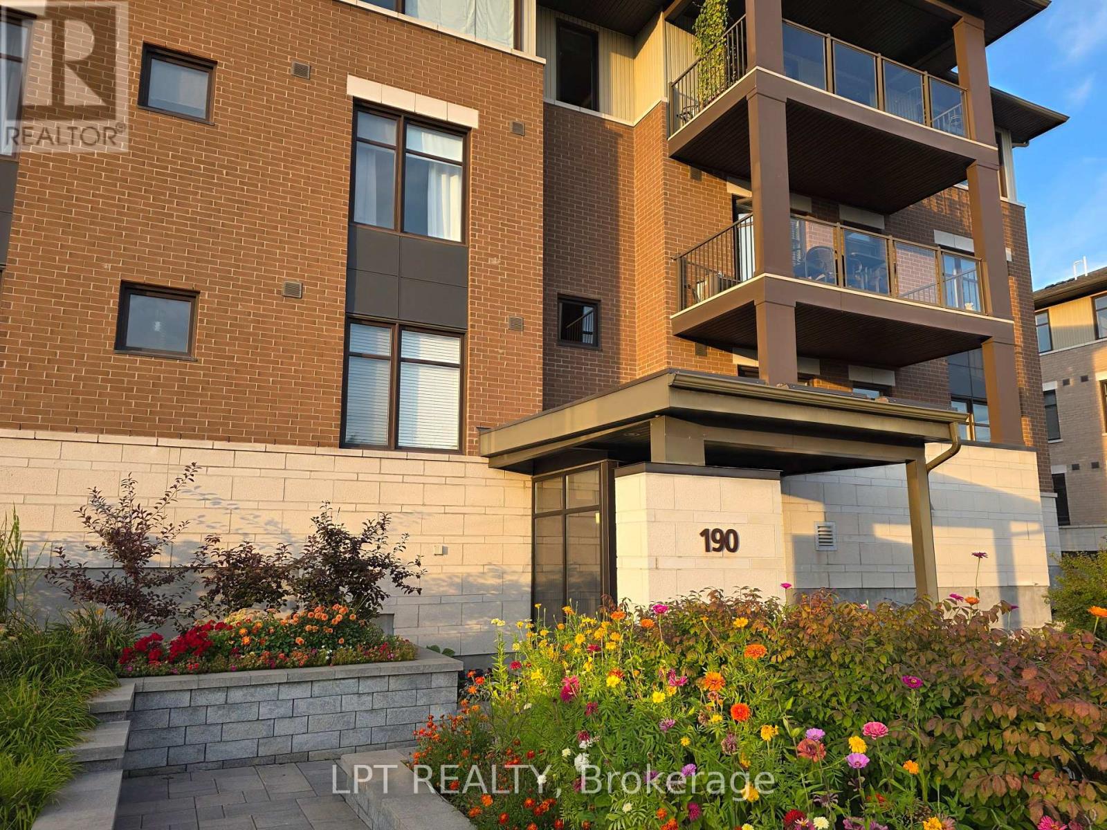 203 - 190 Guelph Private Property Photo 2