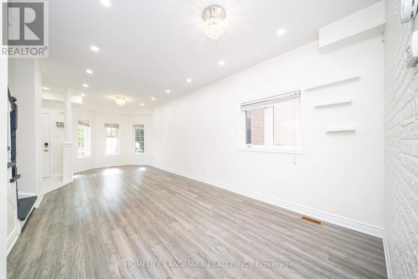 33 Titan Drive Property Photo 4