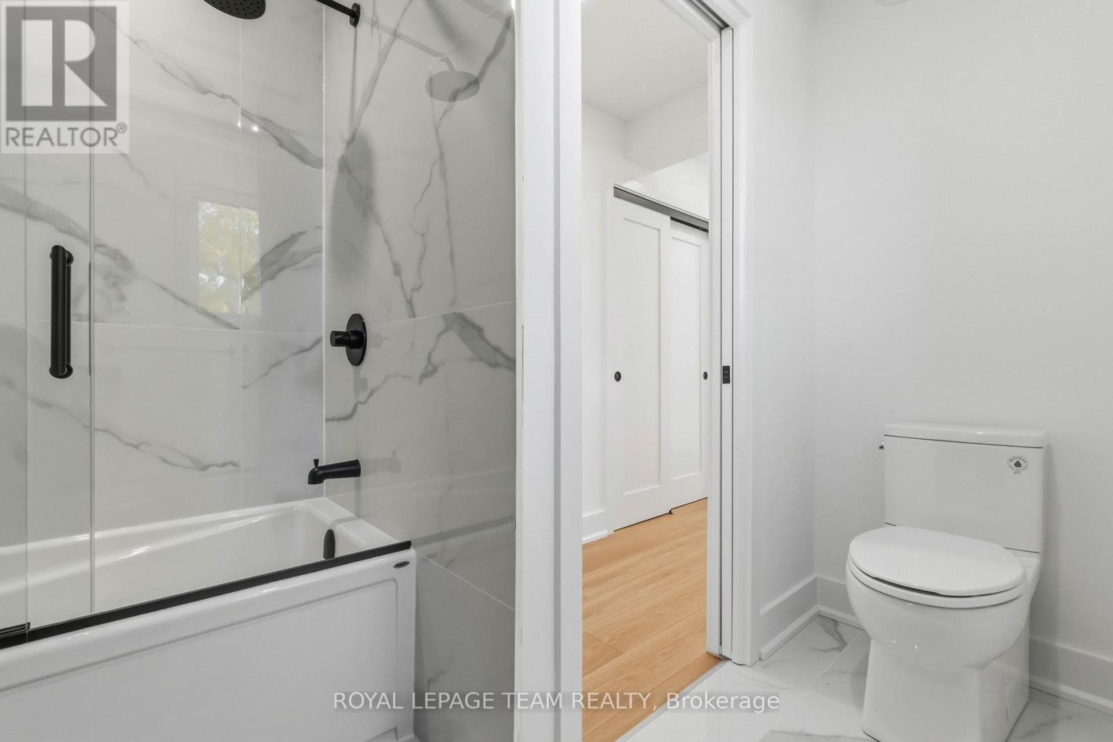 8 - 100 Hamilton Avenue N Property Photo 11