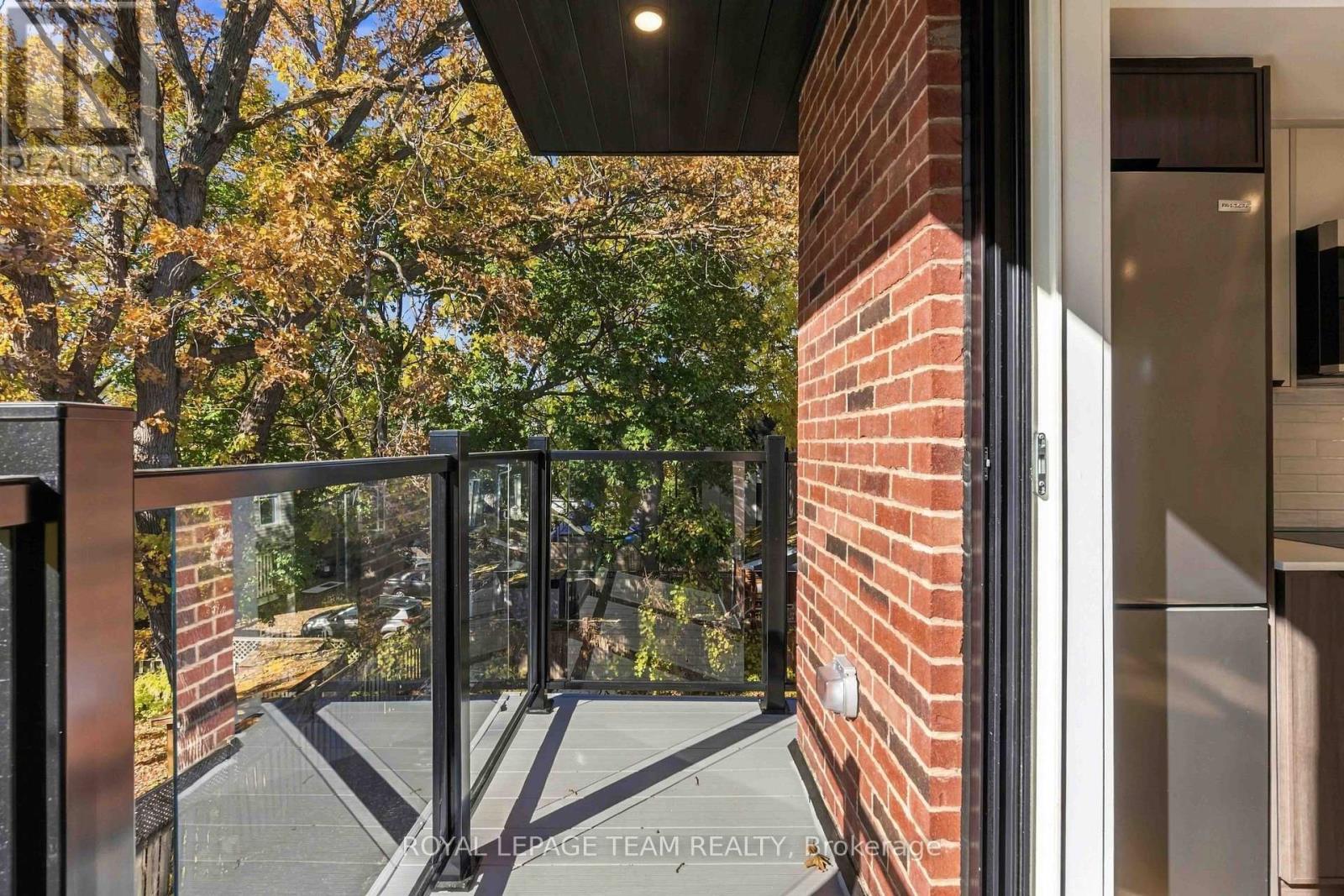 8 - 100 Hamilton Avenue N Property Photo 19