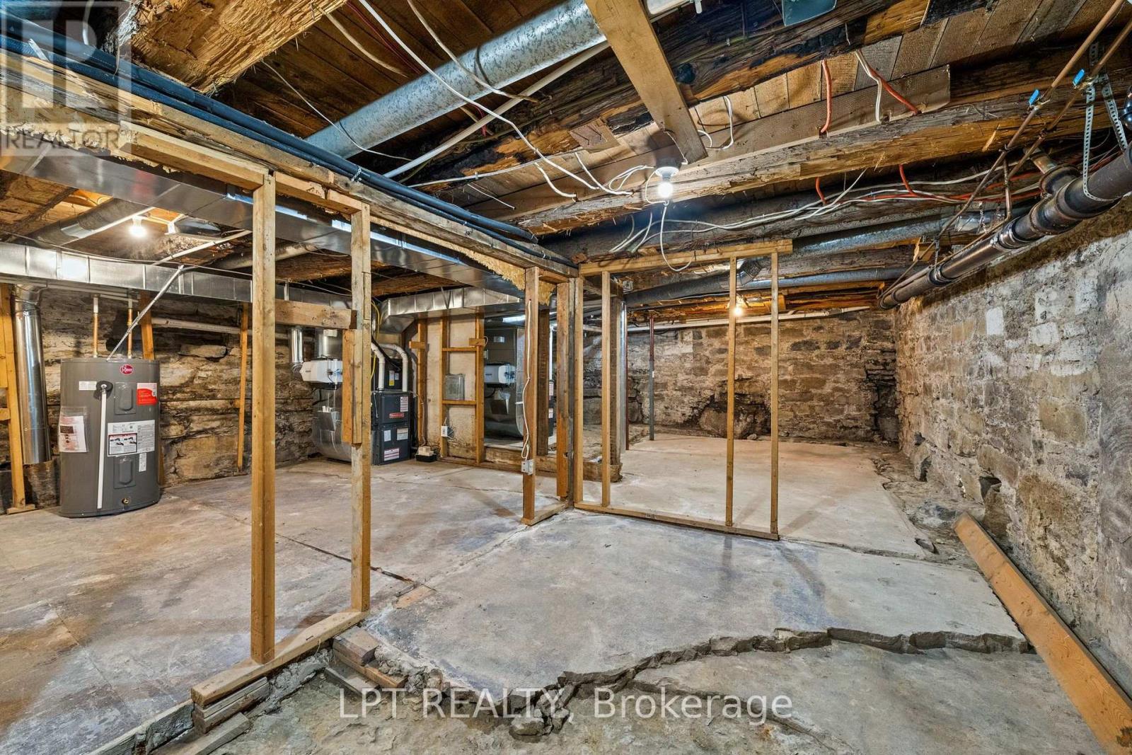 76-78 Main Street E Property Photo 29