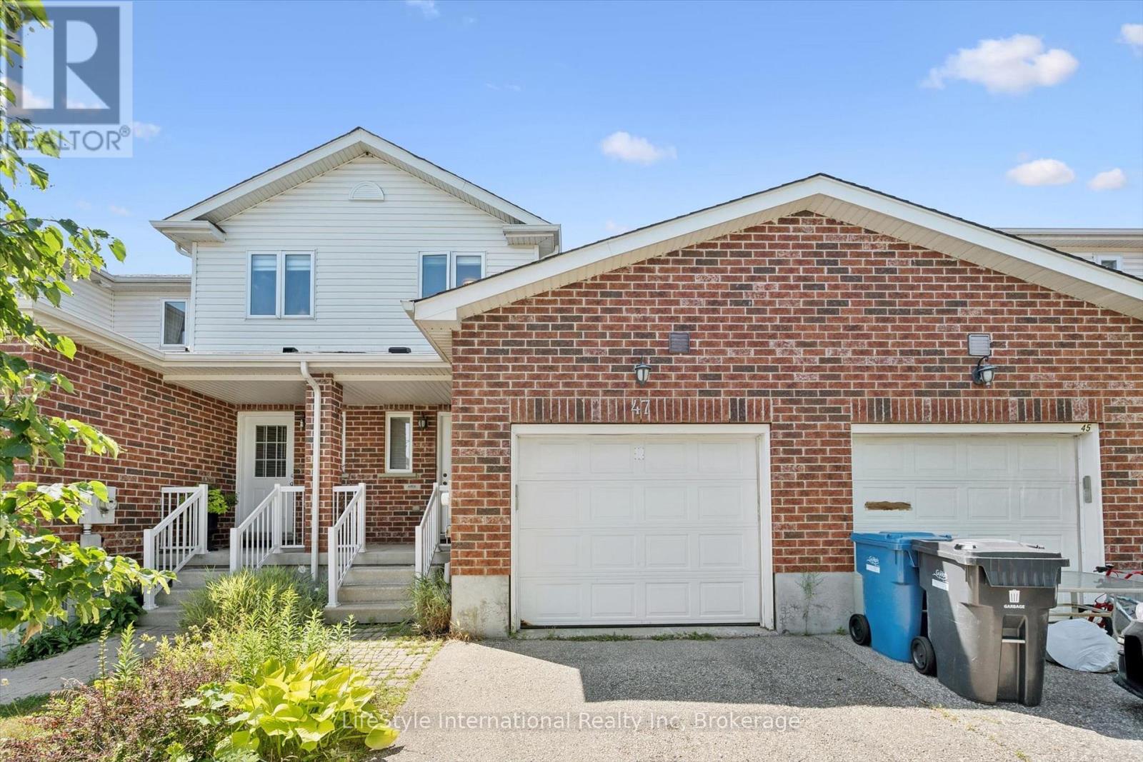 47 HASLER CRESCENT Property Photo 1