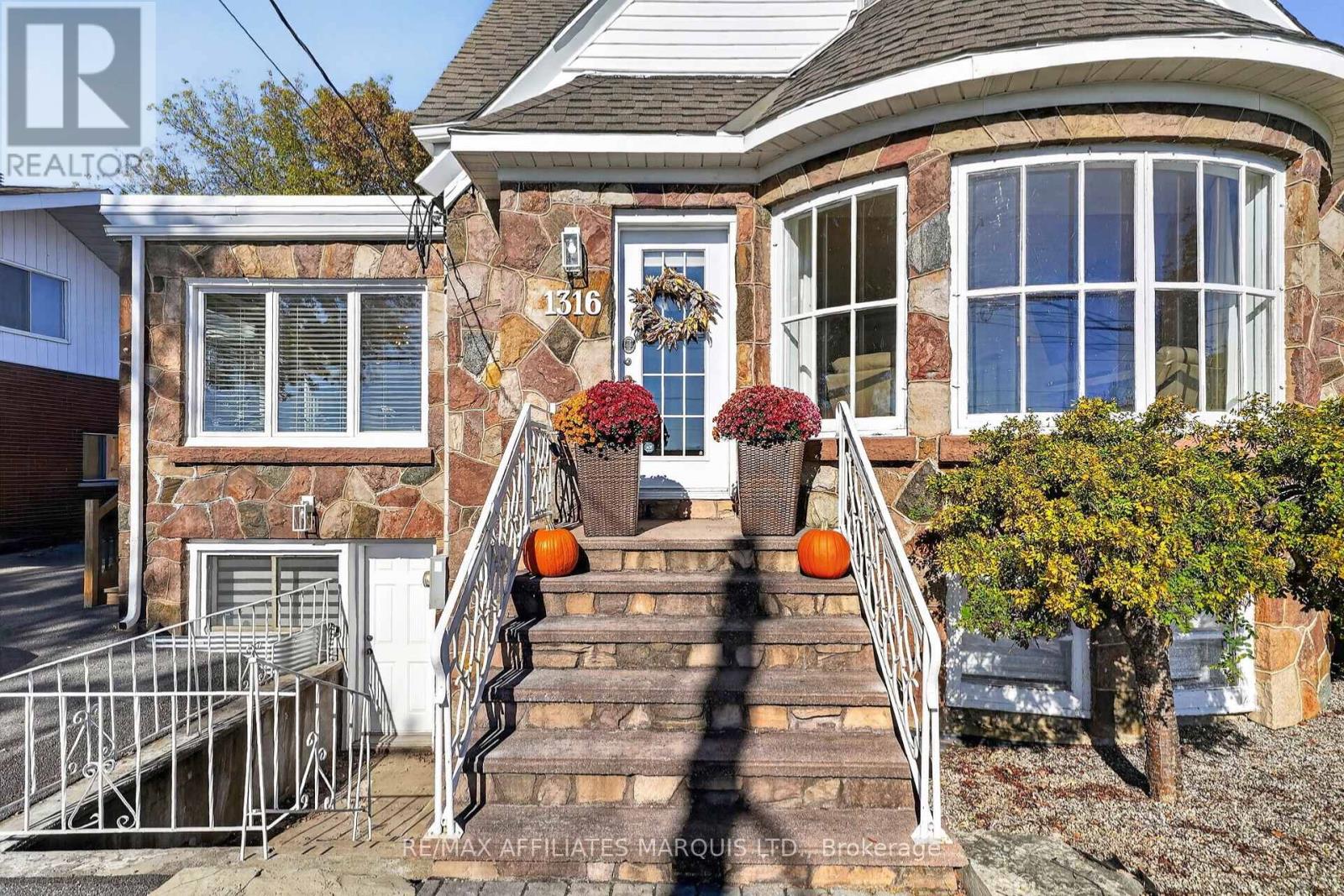 1316 Montreal Road Property Photo 3