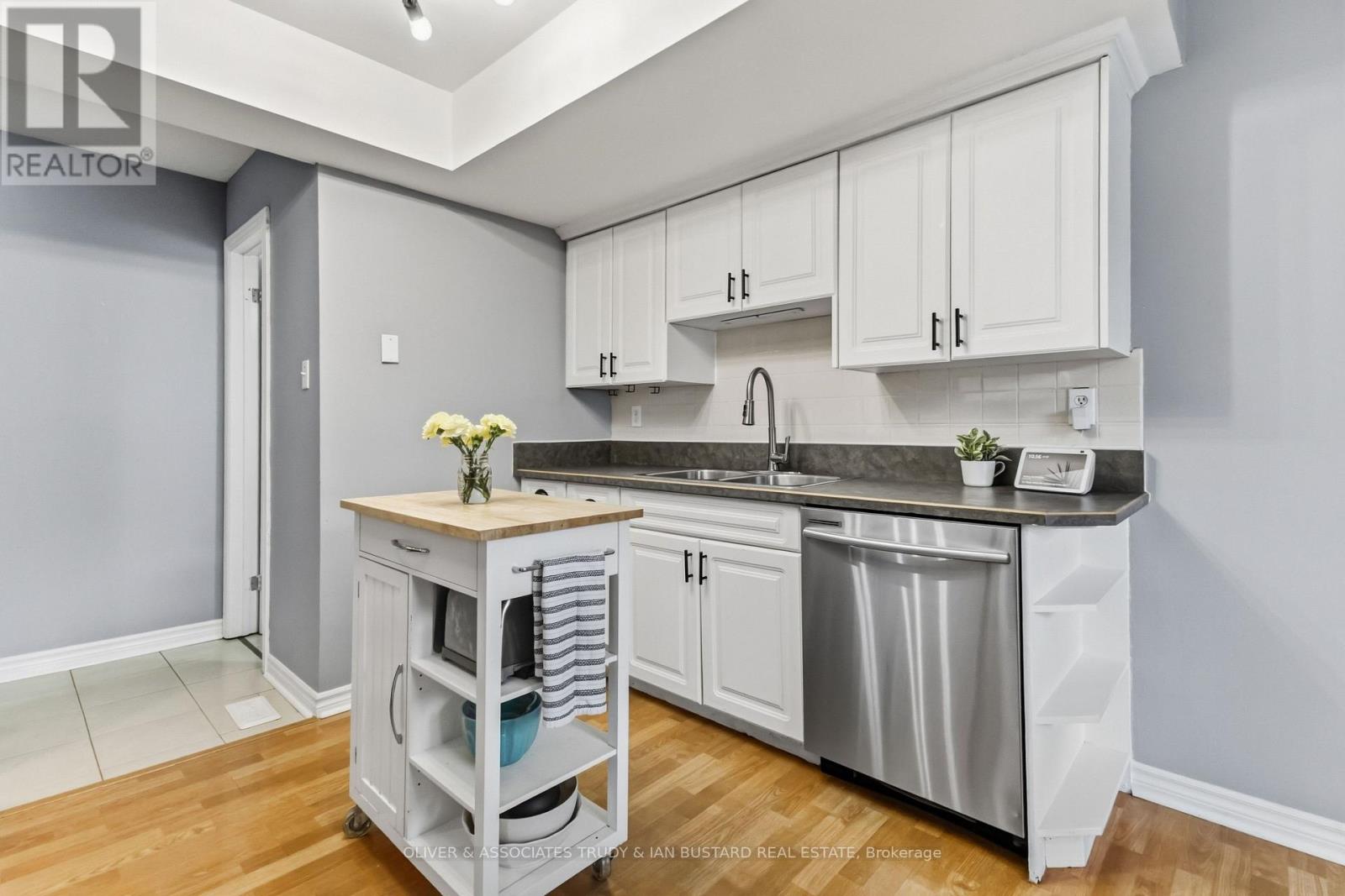 109 Mcmaster Drive E Property Photo 10