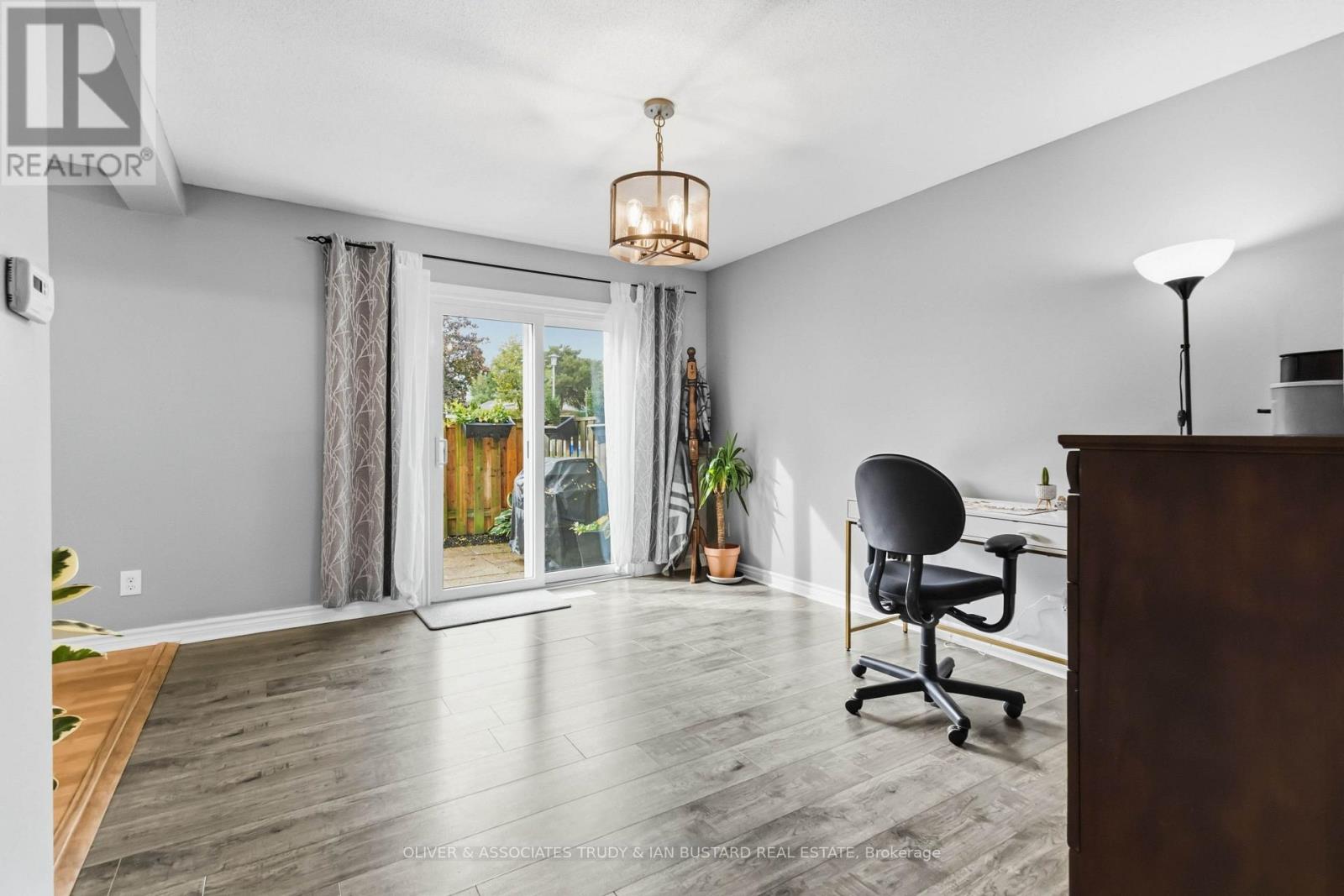 109 Mcmaster Drive E Property Photo 15