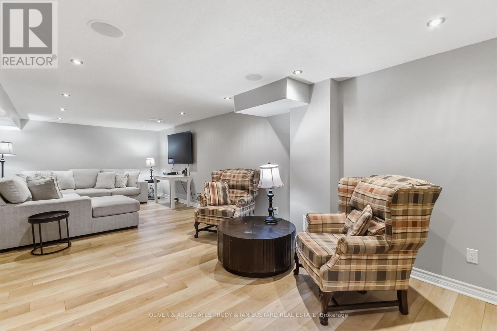 109 Mcmaster Drive E Property Photo 22