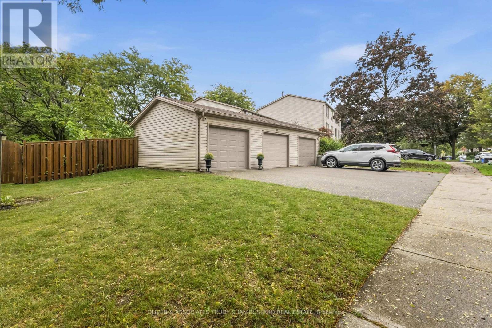 109 Mcmaster Drive E Property Photo 35
