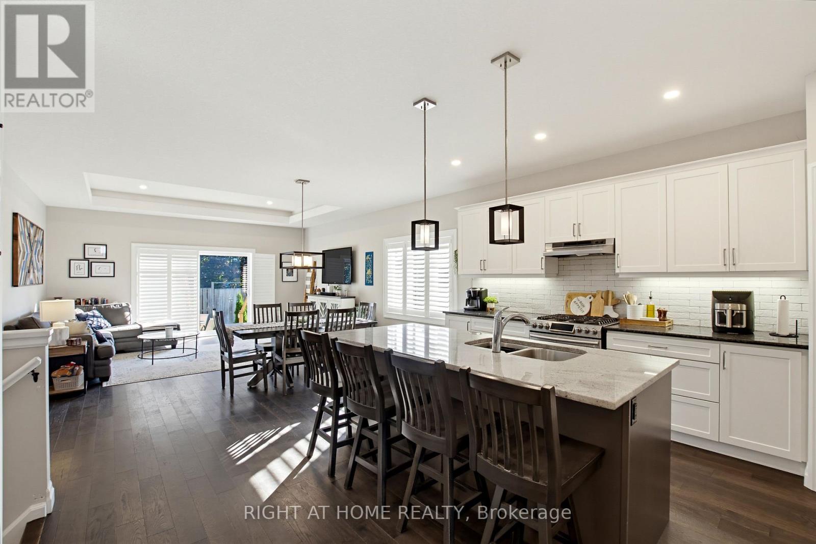 156 Wintermute Court E Property Photo 7