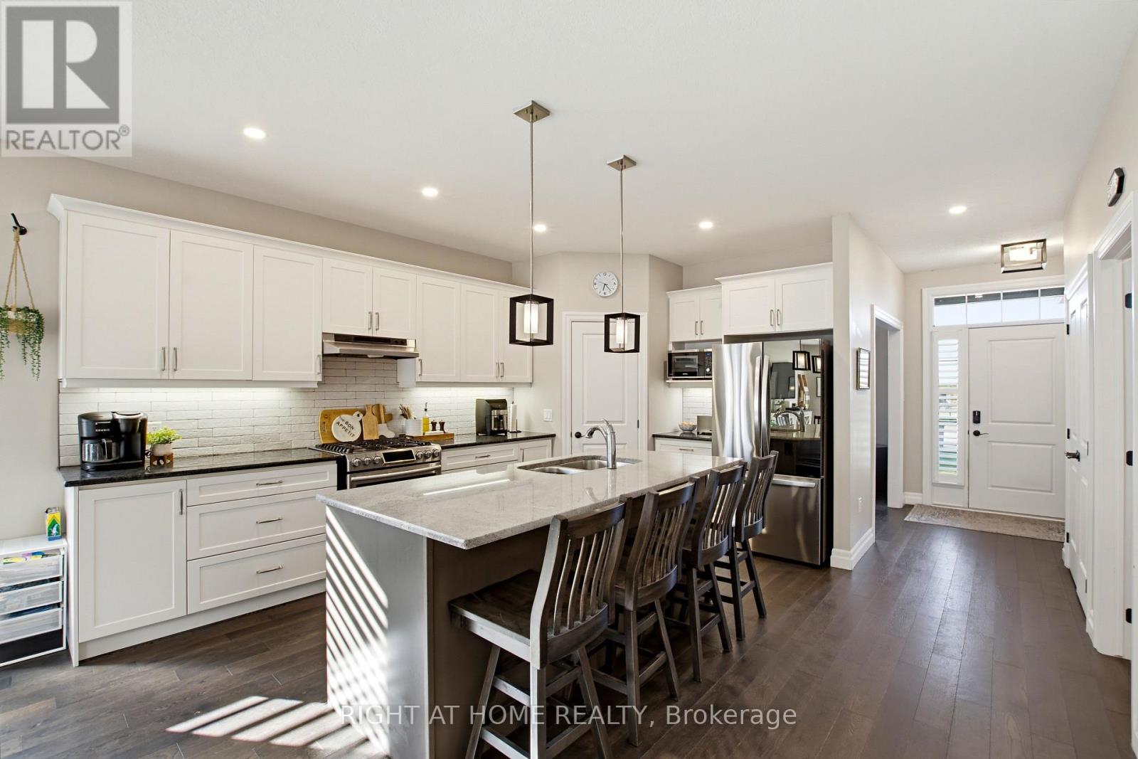 156 Wintermute Court E Property Photo 8