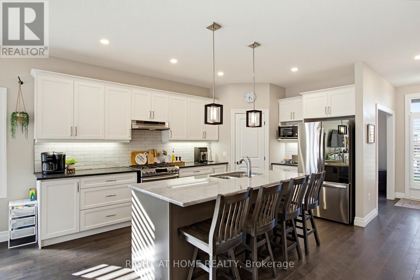 156 Wintermute Court E Property Photo 9