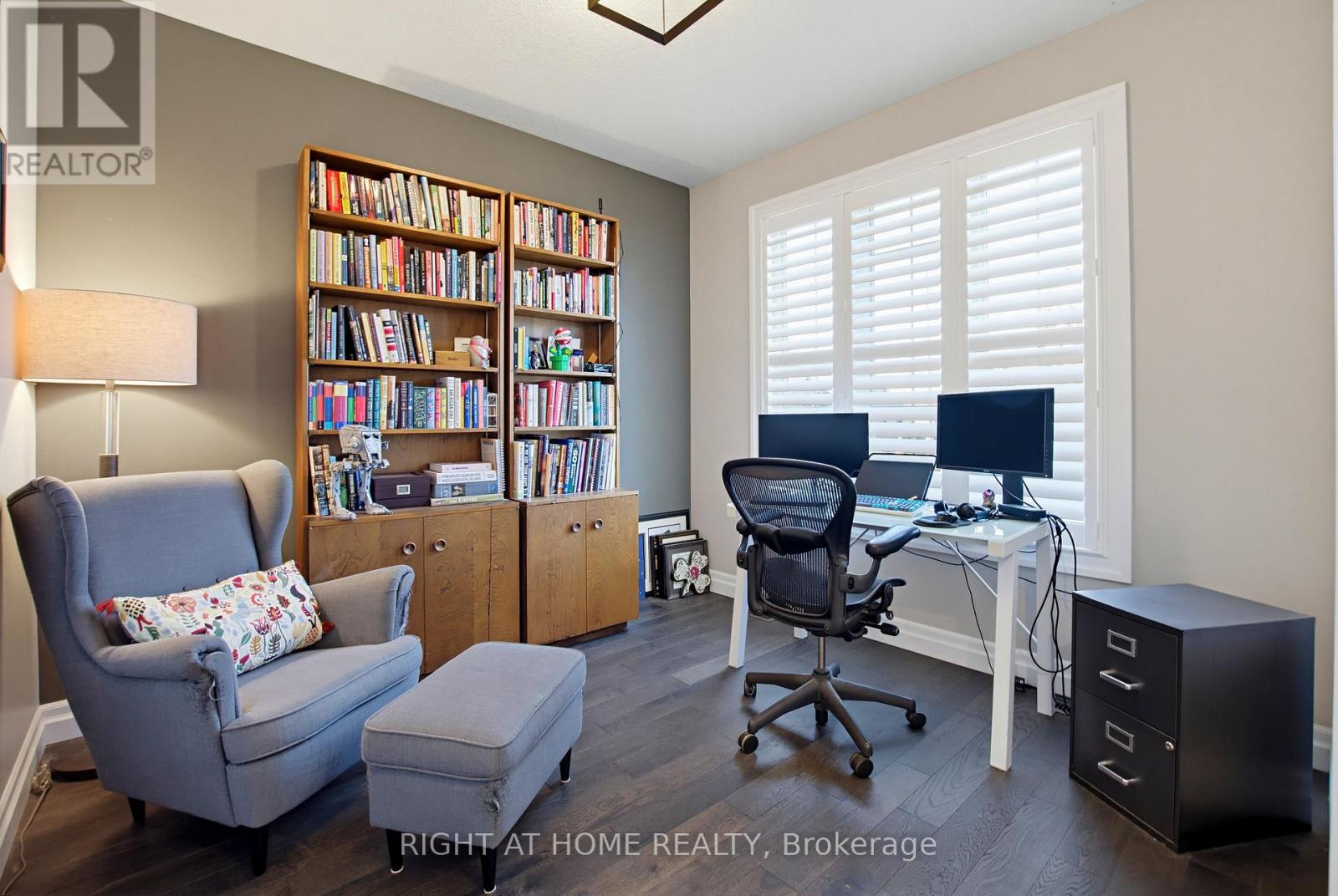 156 Wintermute Court E Property Photo 12