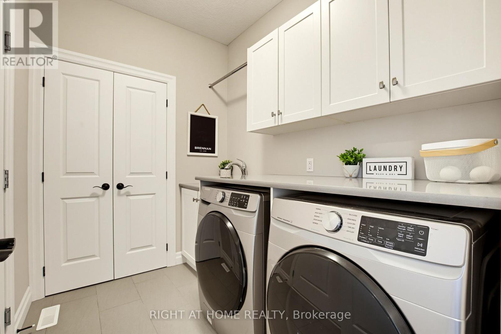 156 Wintermute Court E Property Photo 13