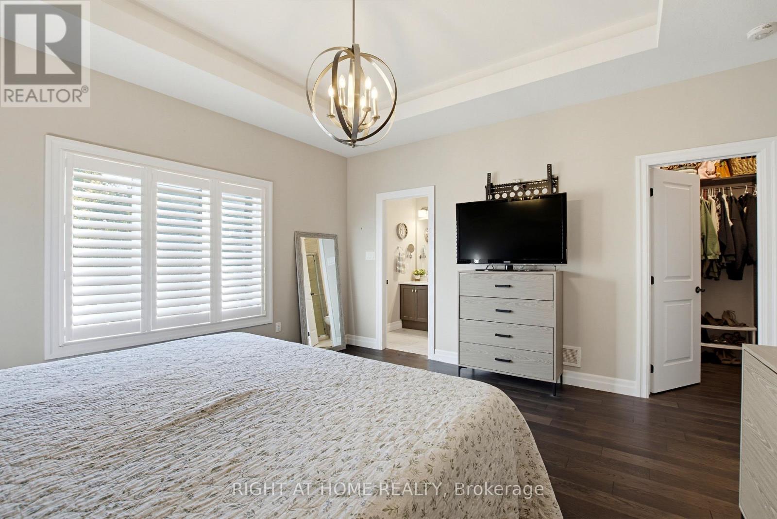 156 Wintermute Court E Property Photo 20