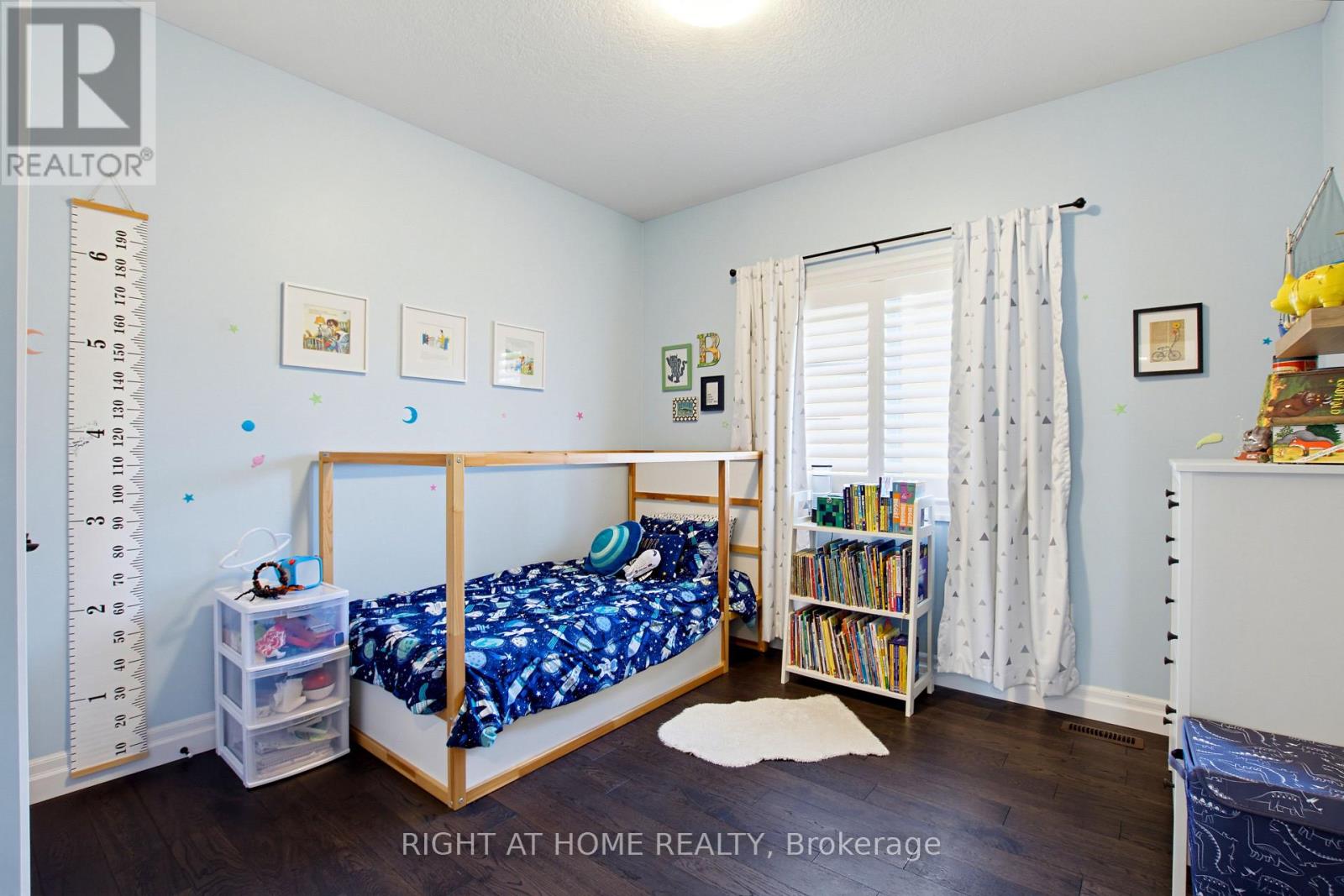 156 Wintermute Court E Property Photo 26