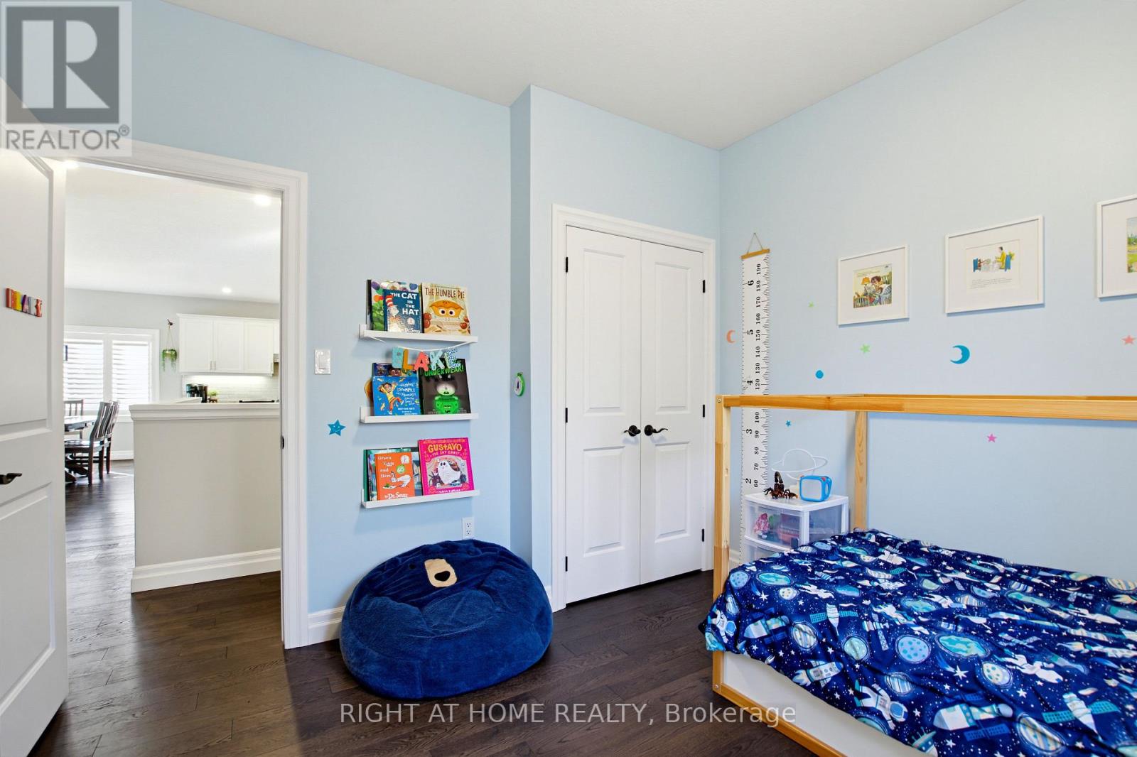 156 Wintermute Court E Property Photo 27