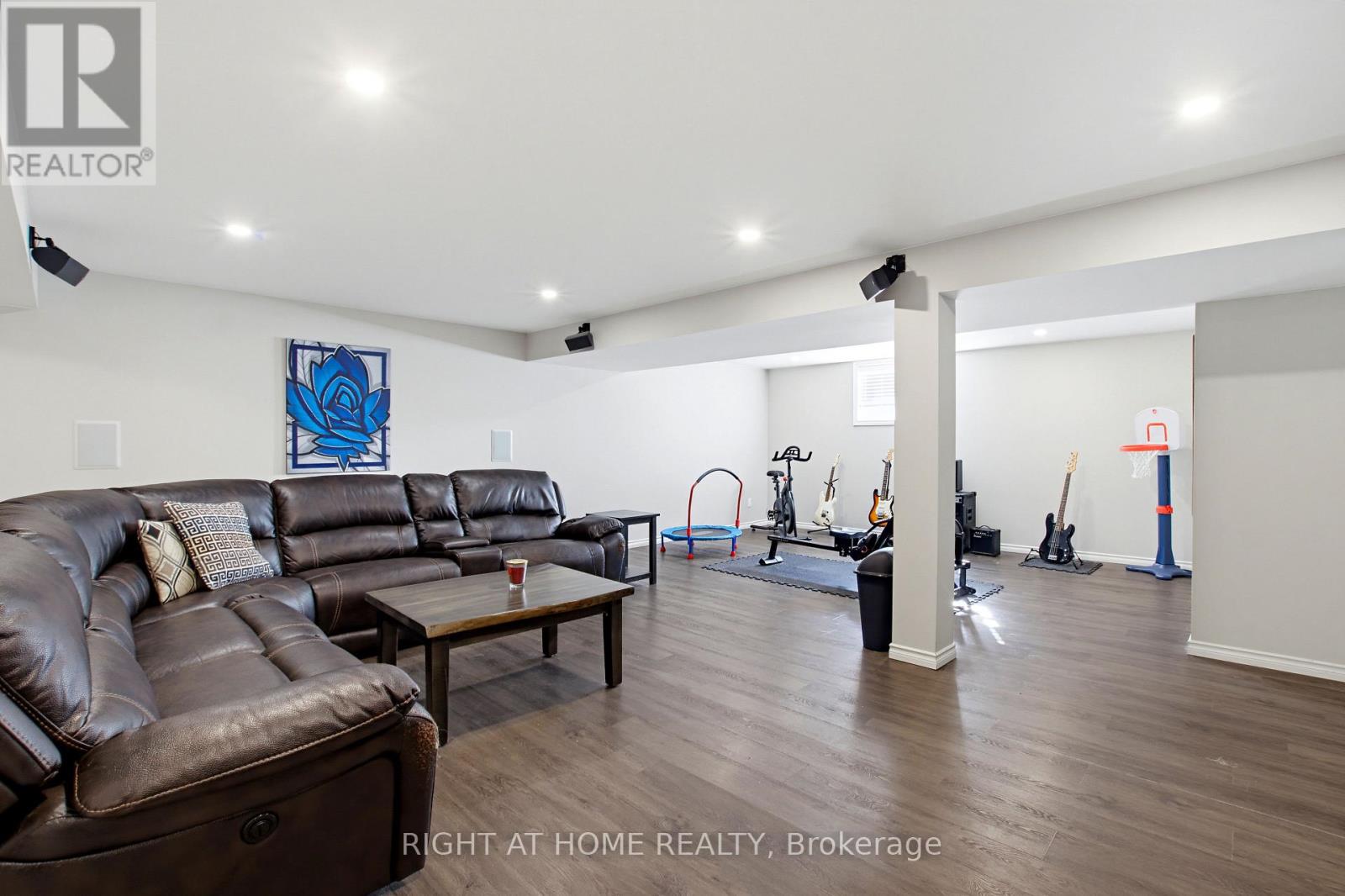 156 Wintermute Court E Property Photo 29