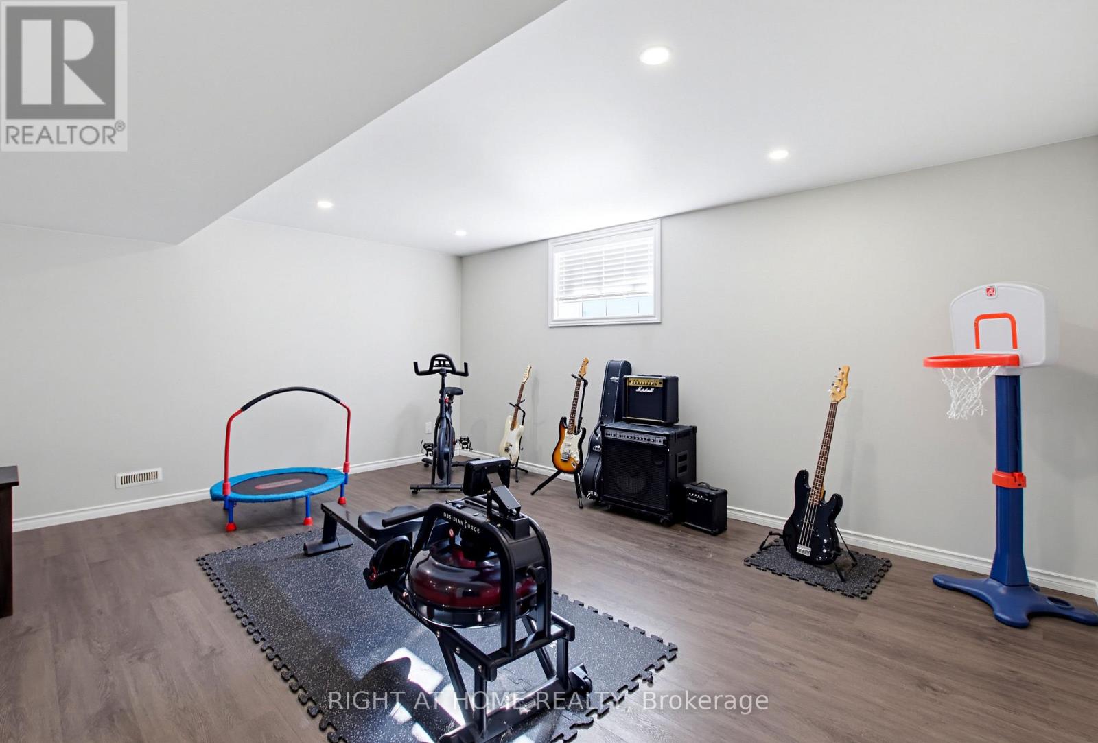 156 Wintermute Court E Property Photo 30