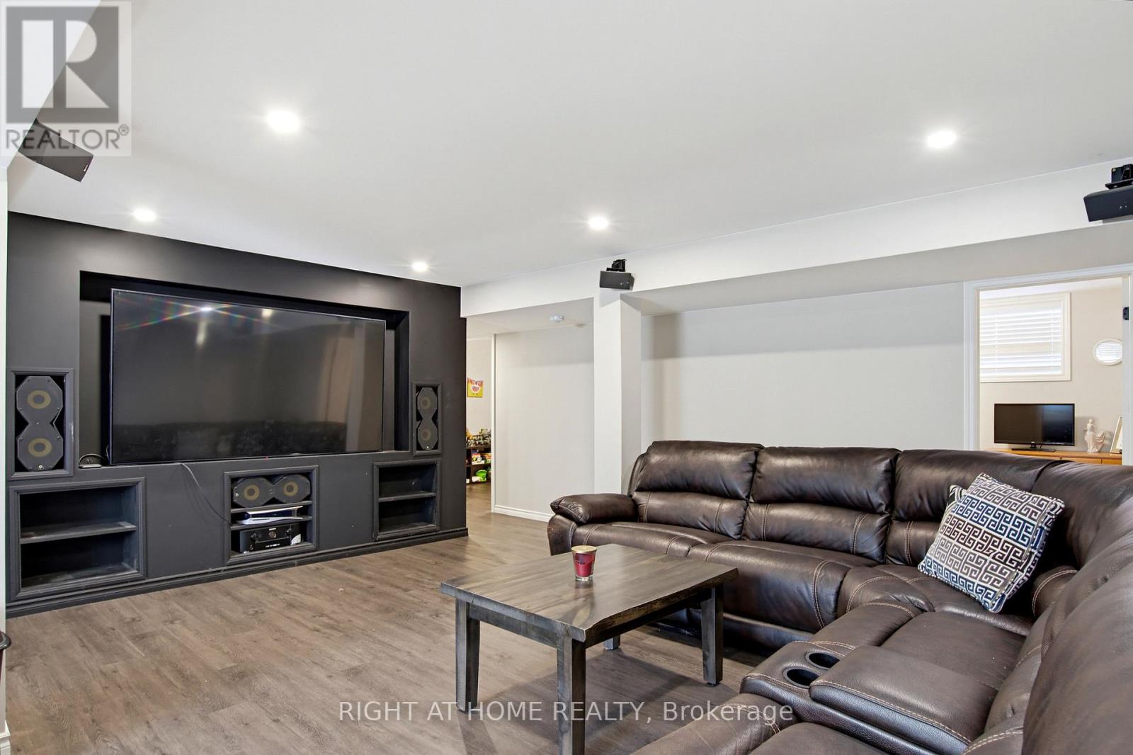 156 Wintermute Court E Property Photo 32