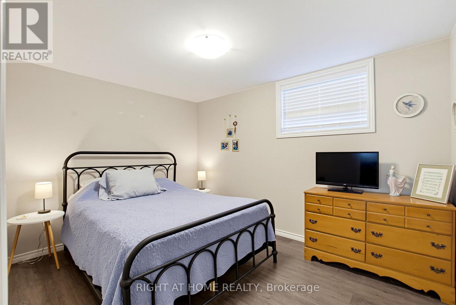 156 Wintermute Court E Property Photo 35