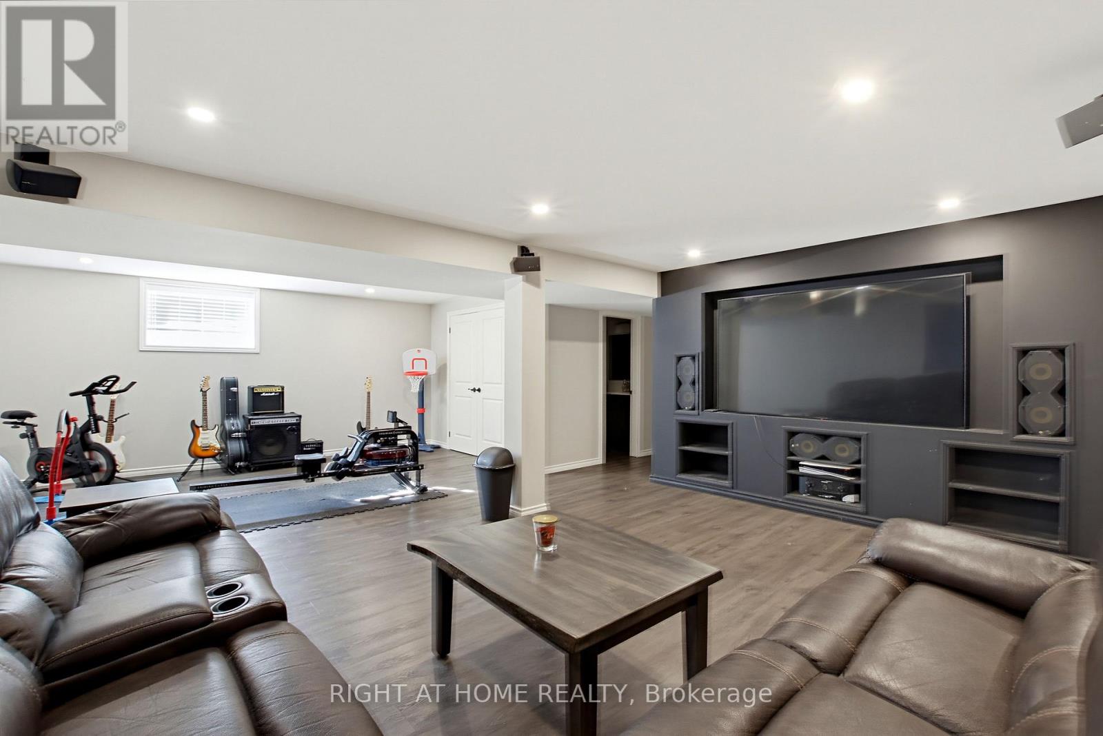 156 Wintermute Court E Property Photo 37