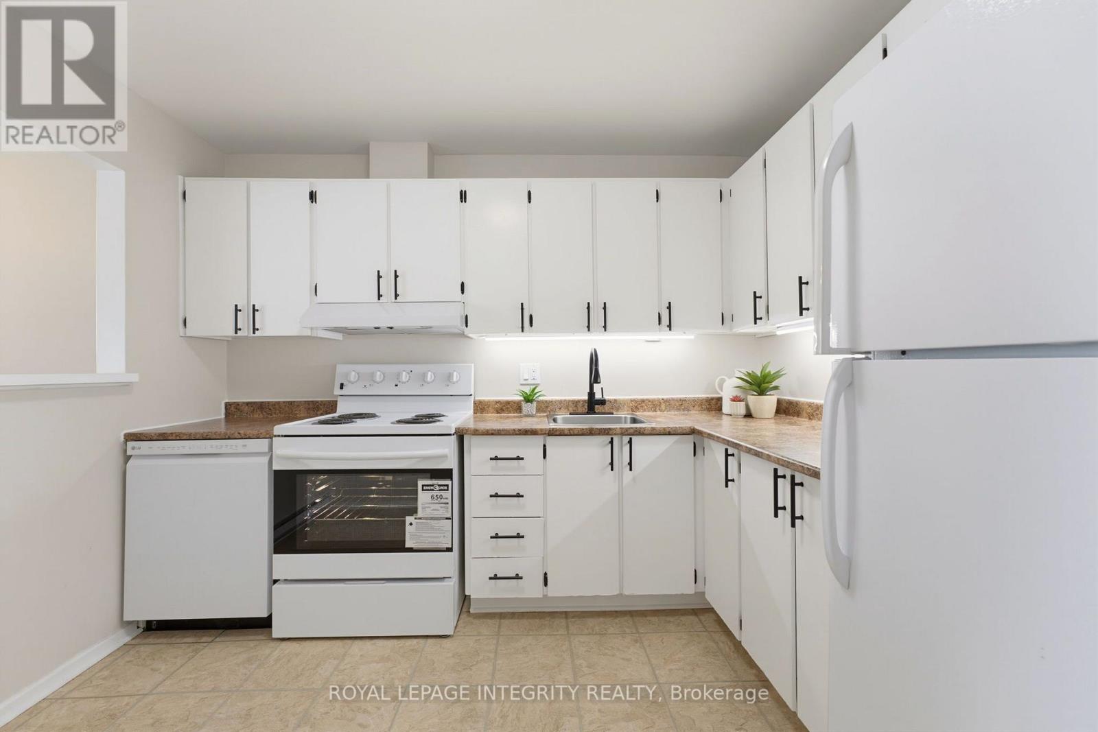 36 - 3415 Uplands Drive Property Photo 11