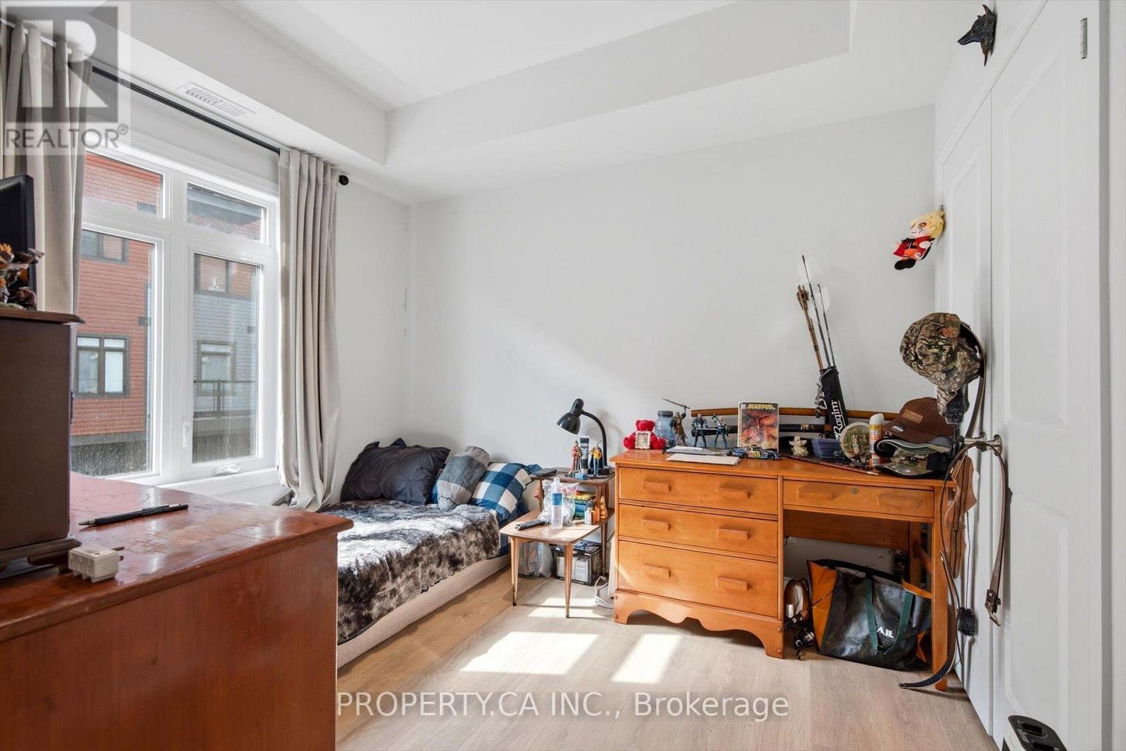 71 - 2 Willow Street Property Photo 15