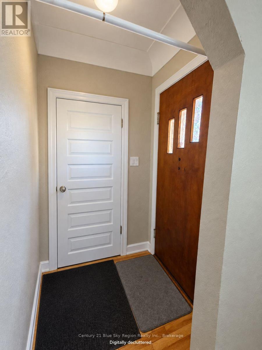 421 Worthington St E Property Photo 3