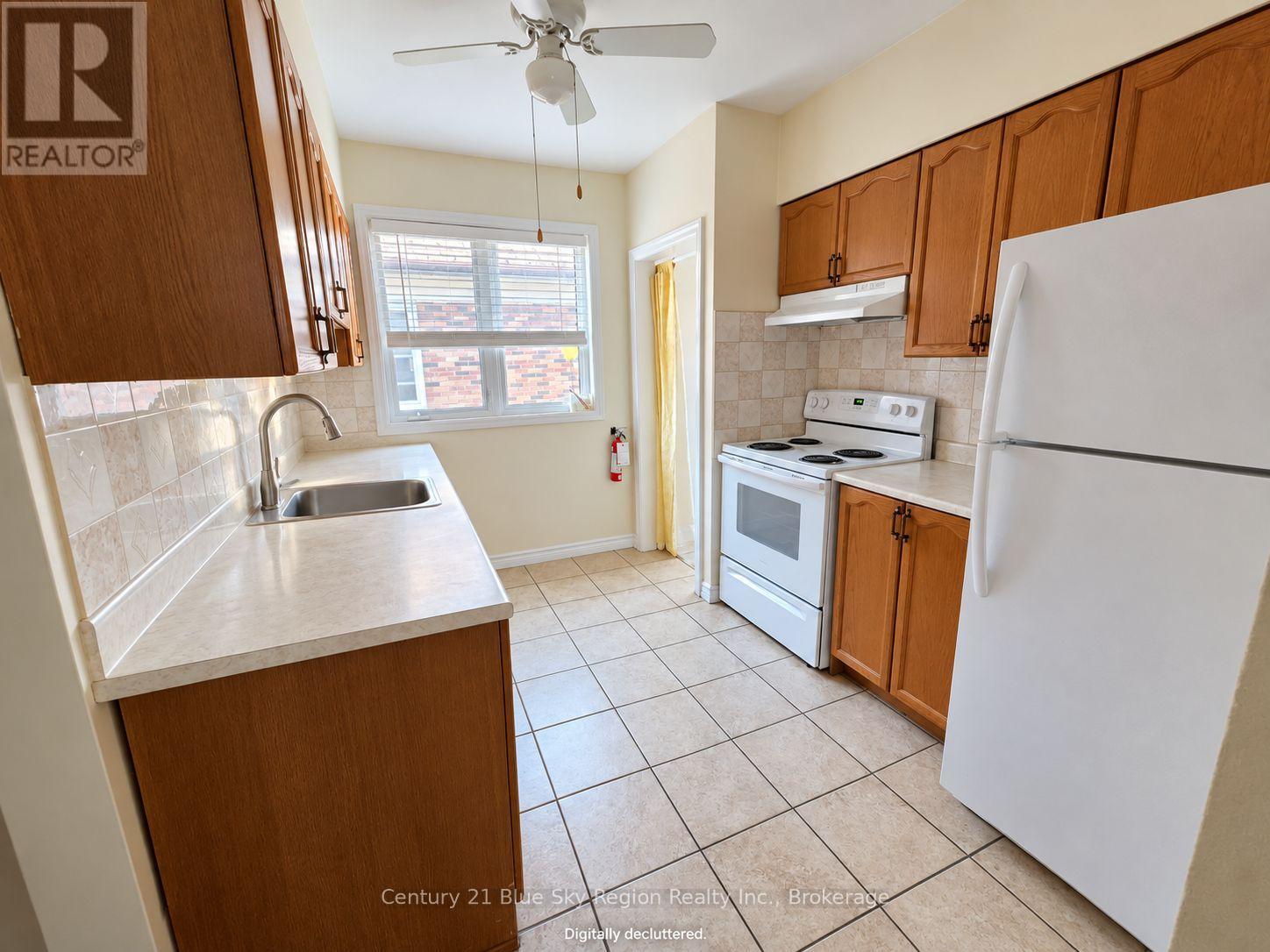 421 Worthington St E Property Photo 4
