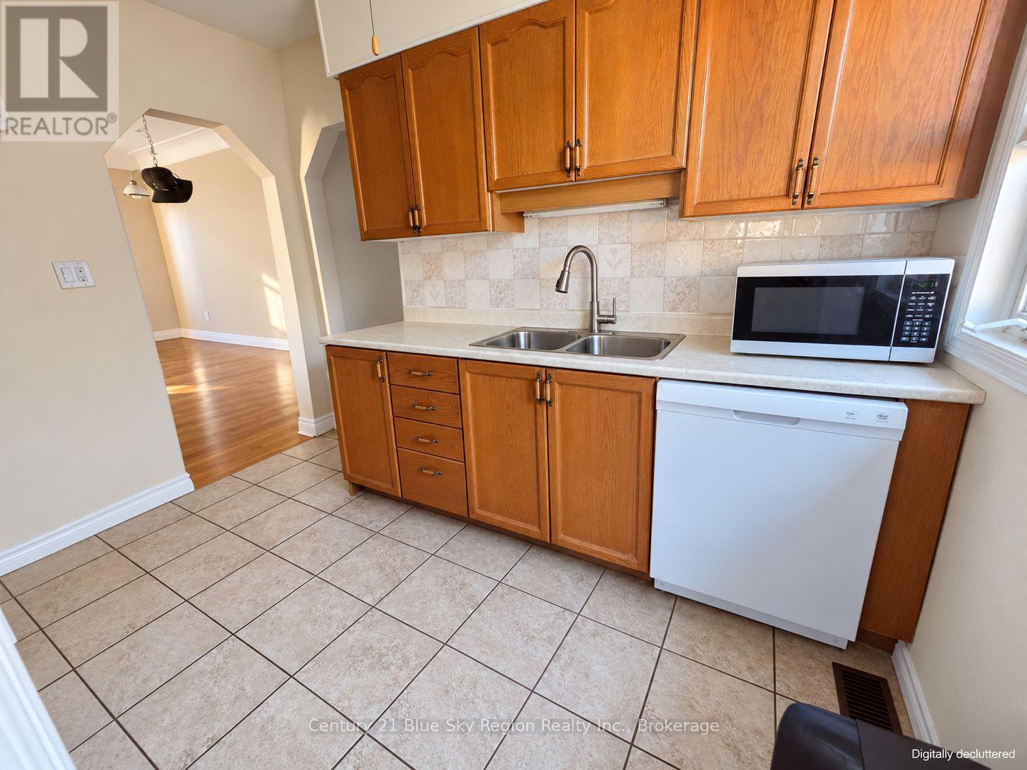 421 Worthington St E Property Photo 5