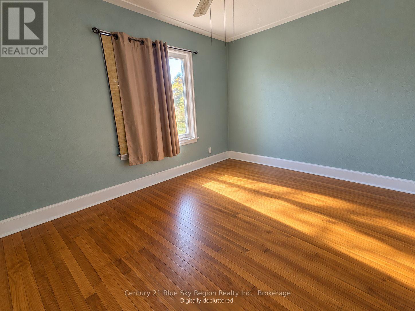 421 Worthington St E Property Photo 6